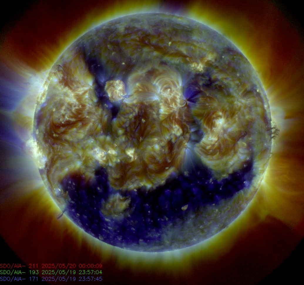 SPACEWEATHER: Earth Passing thru Solar Winds of a Massive Coronal Hole ...